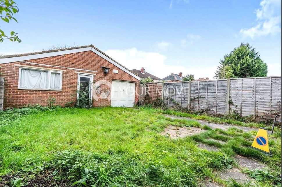 Flat Paynes Road in Southampton