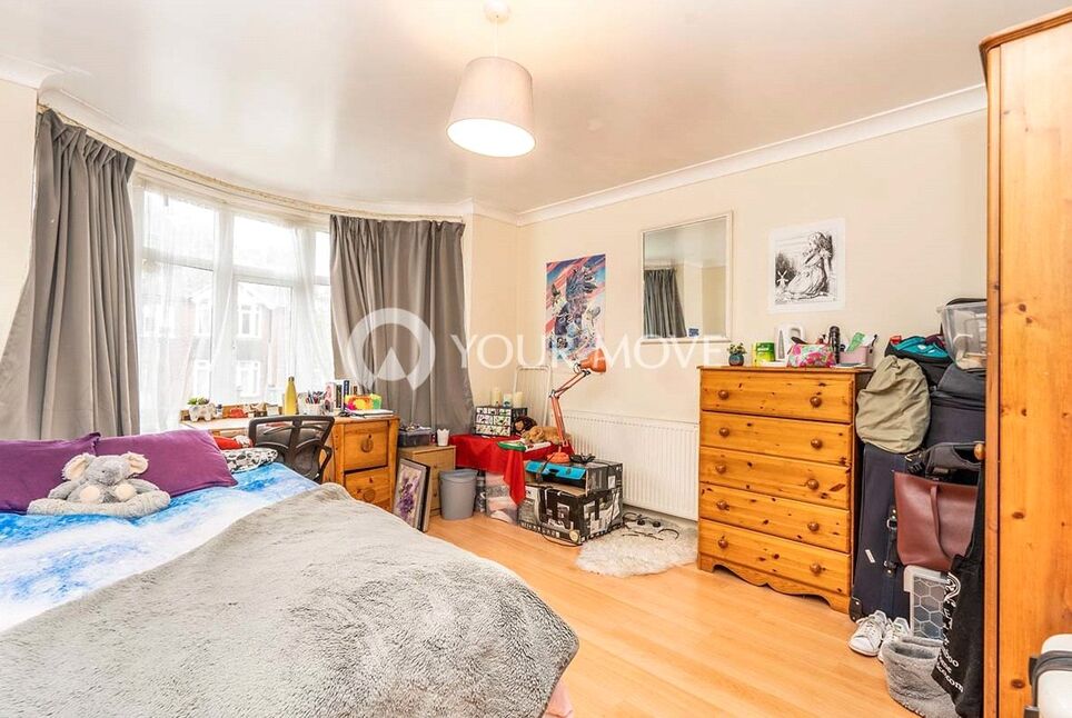 Flat Paynes Road in Southampton
