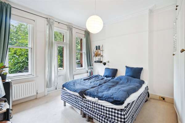 Flat Prince of Wales Drive in Greater London