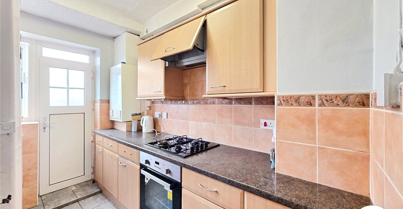 Flat Wingrove Road in Greater London