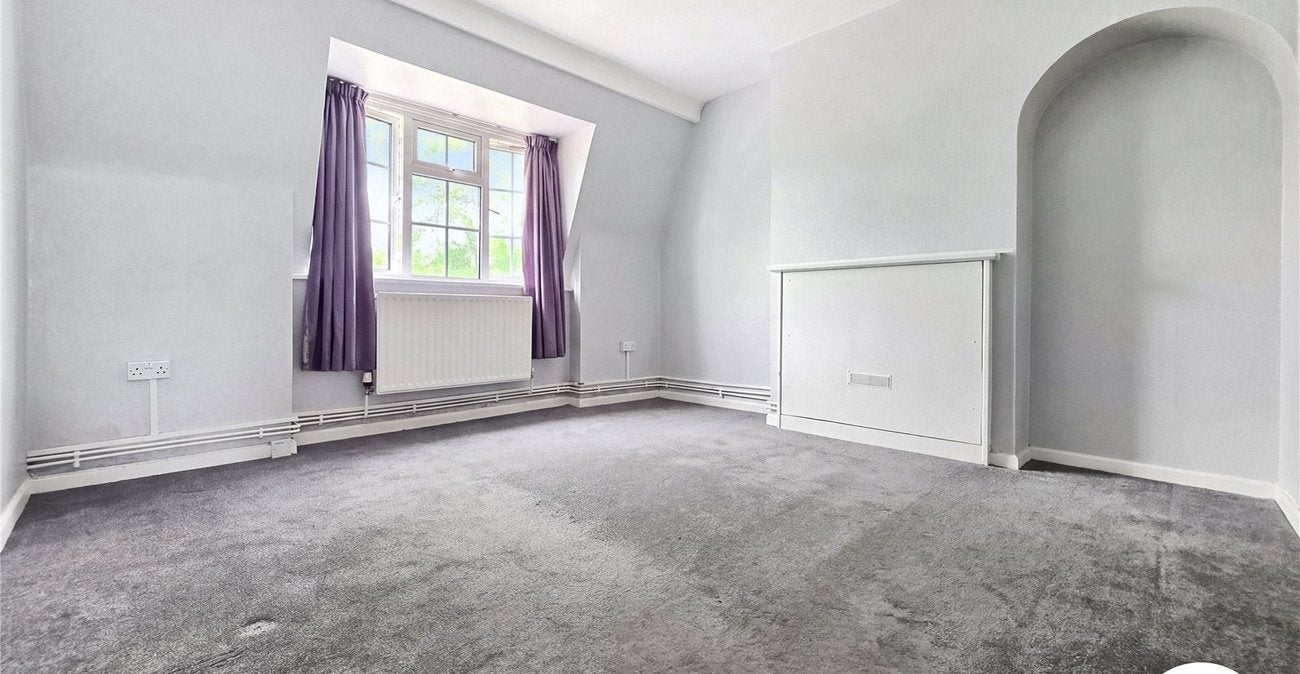 Flat Wingrove Road in Greater London