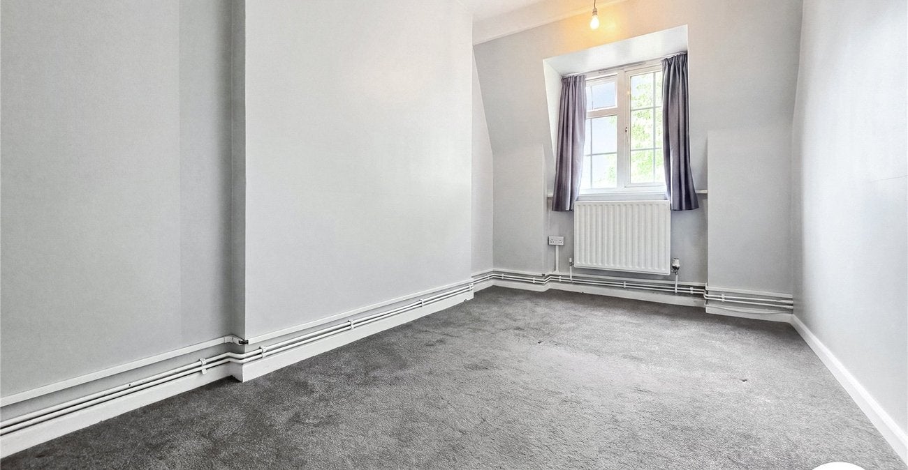 Flat Wingrove Road in Greater London