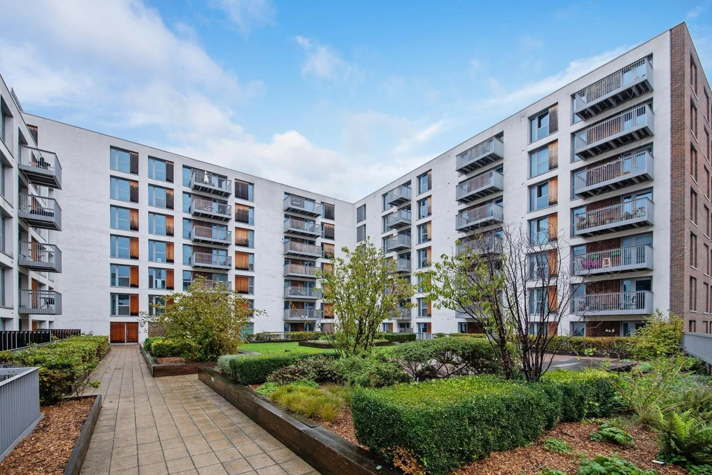 Flat Bramwell Way in Greater London