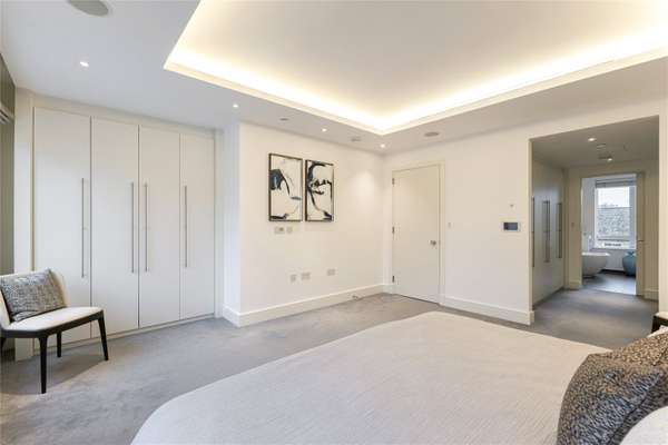 House Rainsborough Square in Greater London
