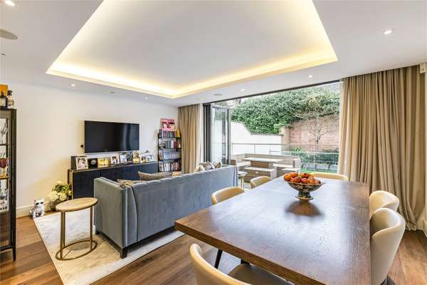 House Rainsborough Square in Greater London