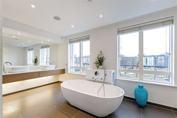 House Rainsborough Square in Greater London