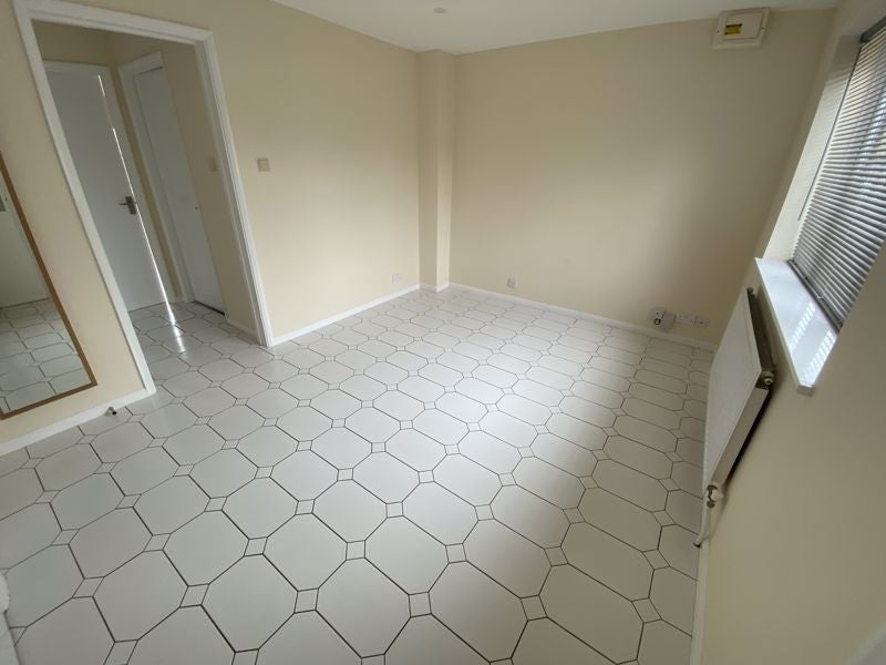 Flat Palmers Leaze in Bristol