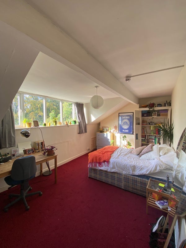 Room Bainbrigge Road in Leeds