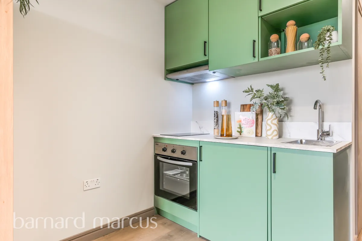 Flat Victoria Road in Greater London