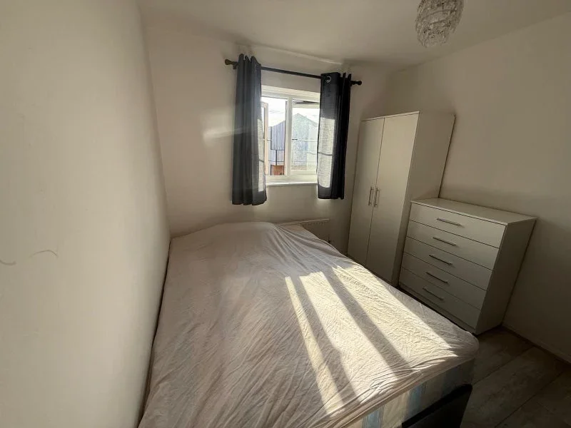 Room Chobham Road in Greater London
