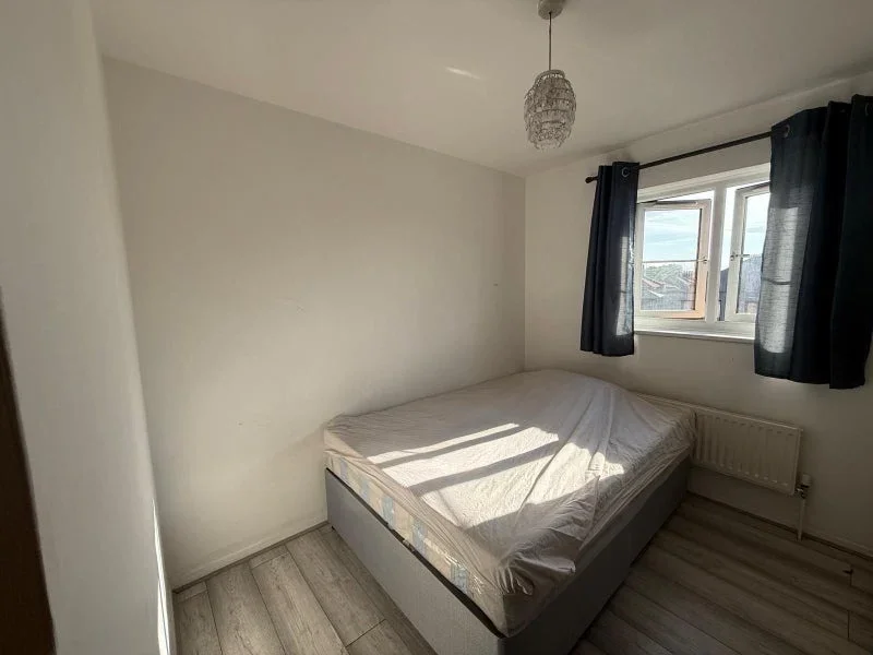 Room Chobham Road in Greater London
