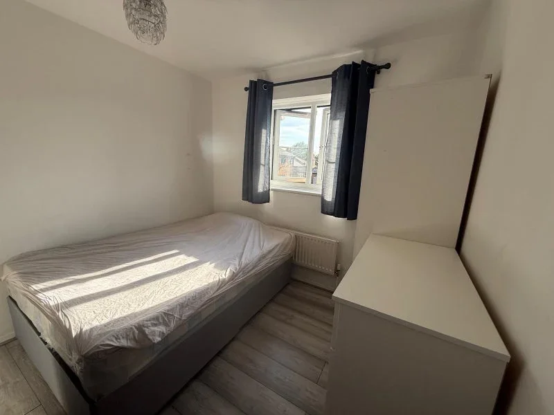 Room Chobham Road in Greater London