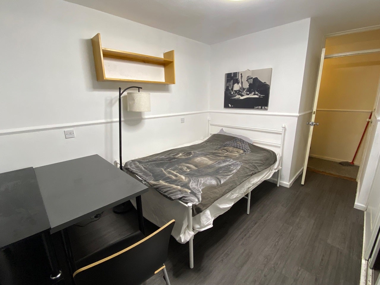 Room Tranton Road in Greater London