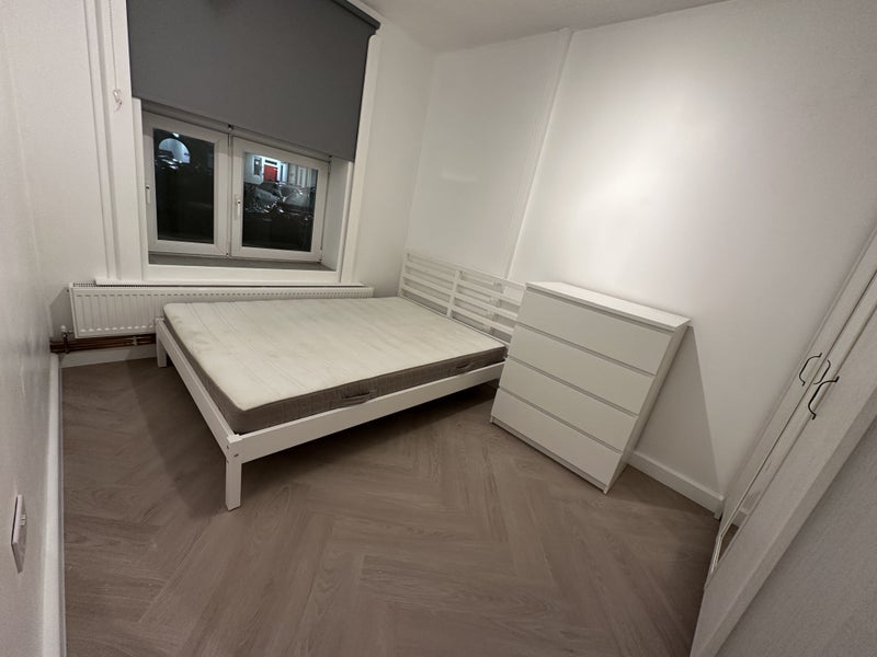 Room Wandsworth Road in Greater London