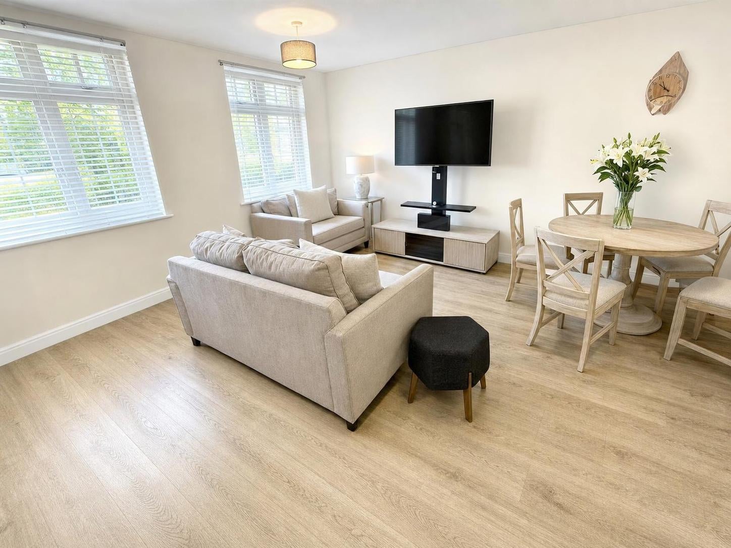Flat Kestrel Close in Brentwood