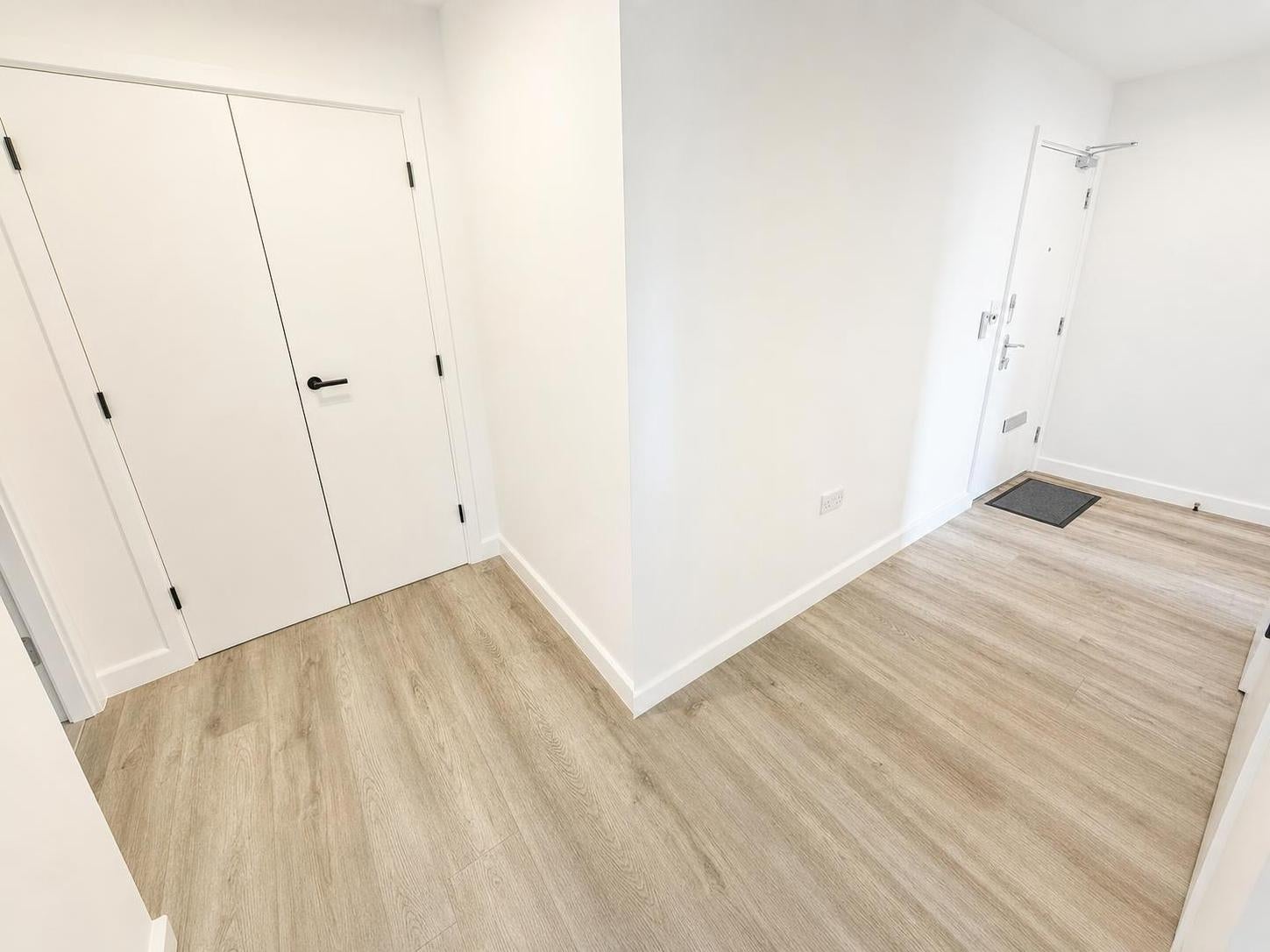 Flat Kestrel Close in Brentwood