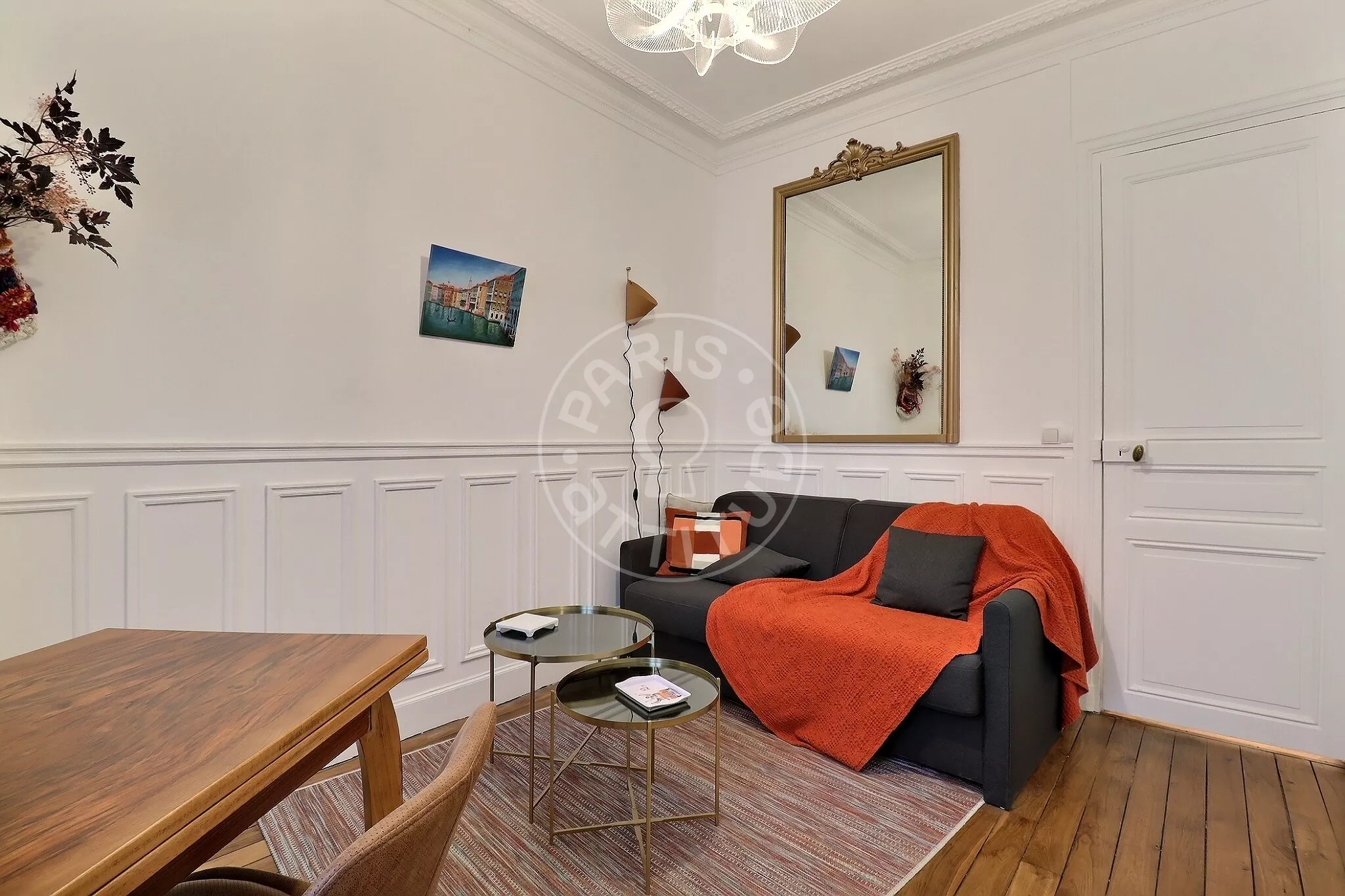 Appartement Rue Salneuve à Paris