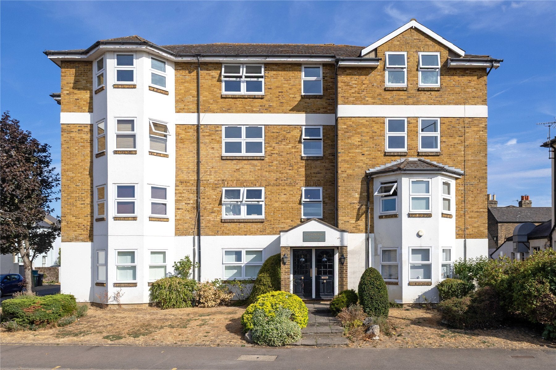 Flat Cleaveland Road in Greater London