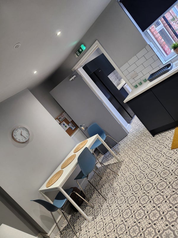 Room Newcastle Avenue in Bassetlaw