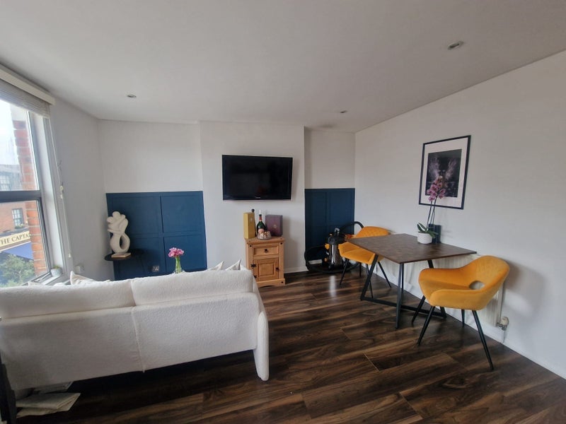 Flat Dawes Road in Greater London