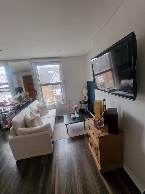 Flat Dawes Road in Greater London