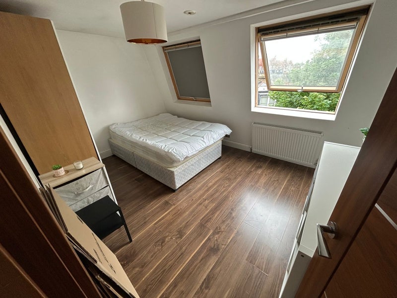 Flat Dawes Road in Greater London