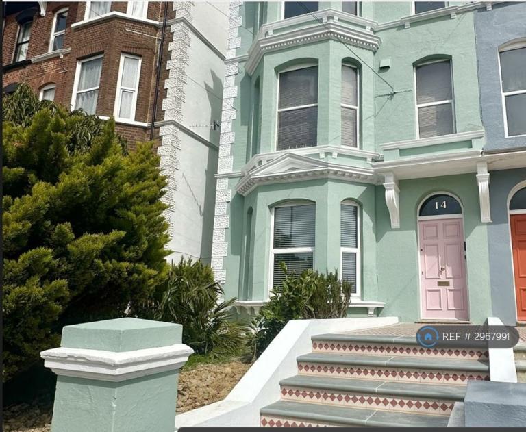 Flat Priory Avenue in St Leonards