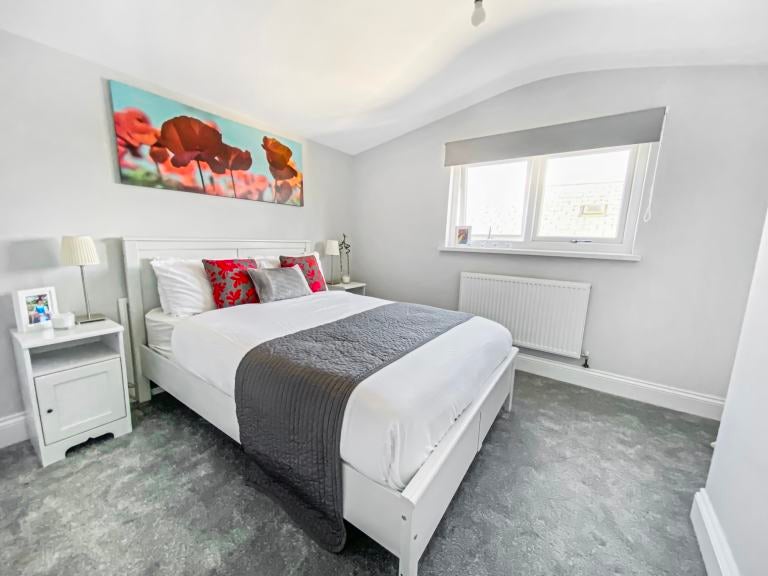 Room Greenfield Road in Cardiff