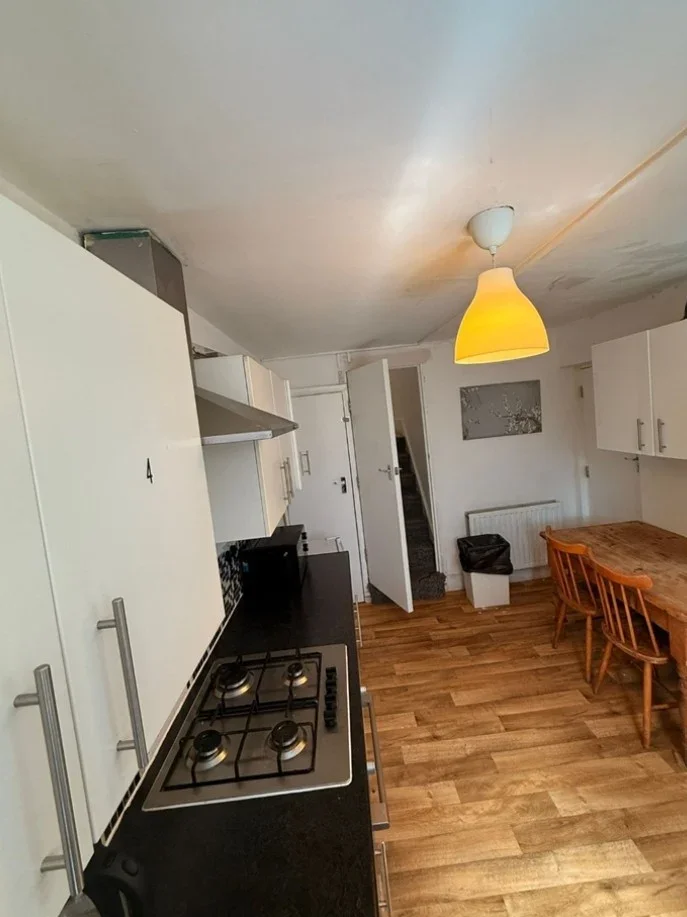 Room Burdett Road in Greater London