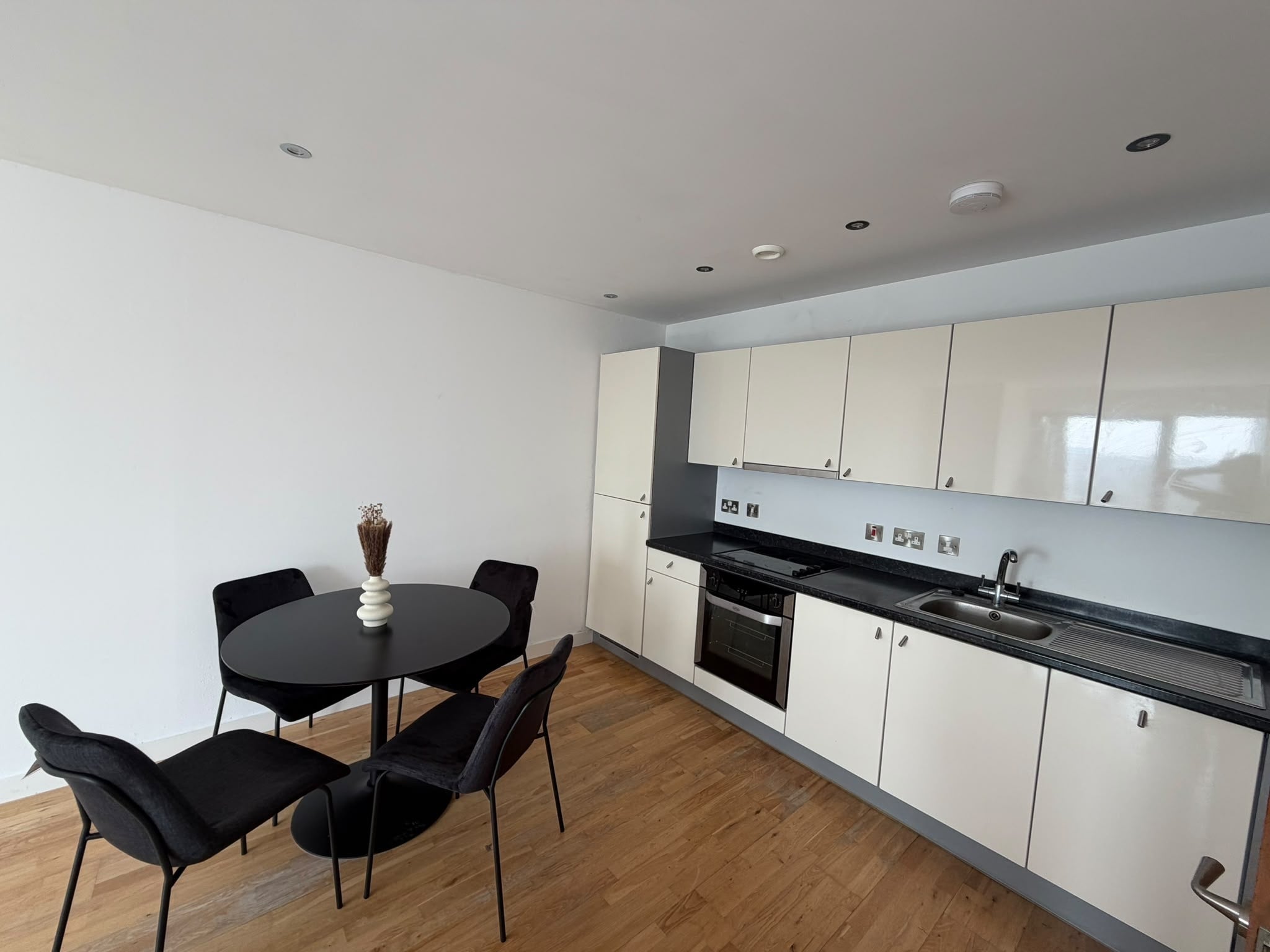 Flat William Jessop Way in Liverpool