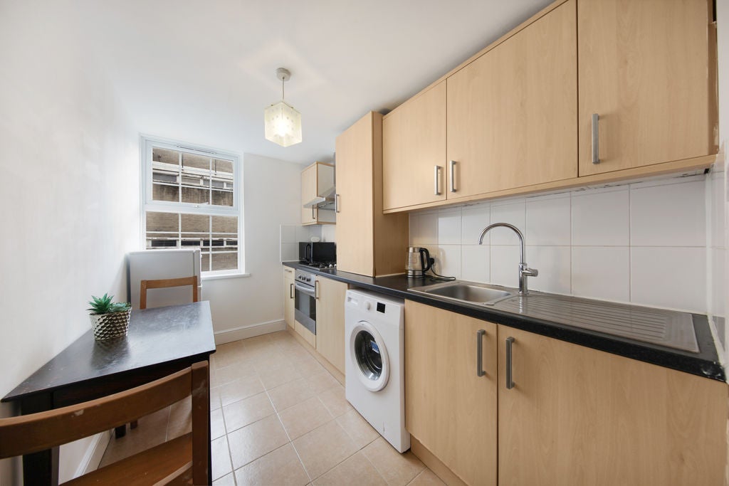 Flat St Mark Street in Greater London