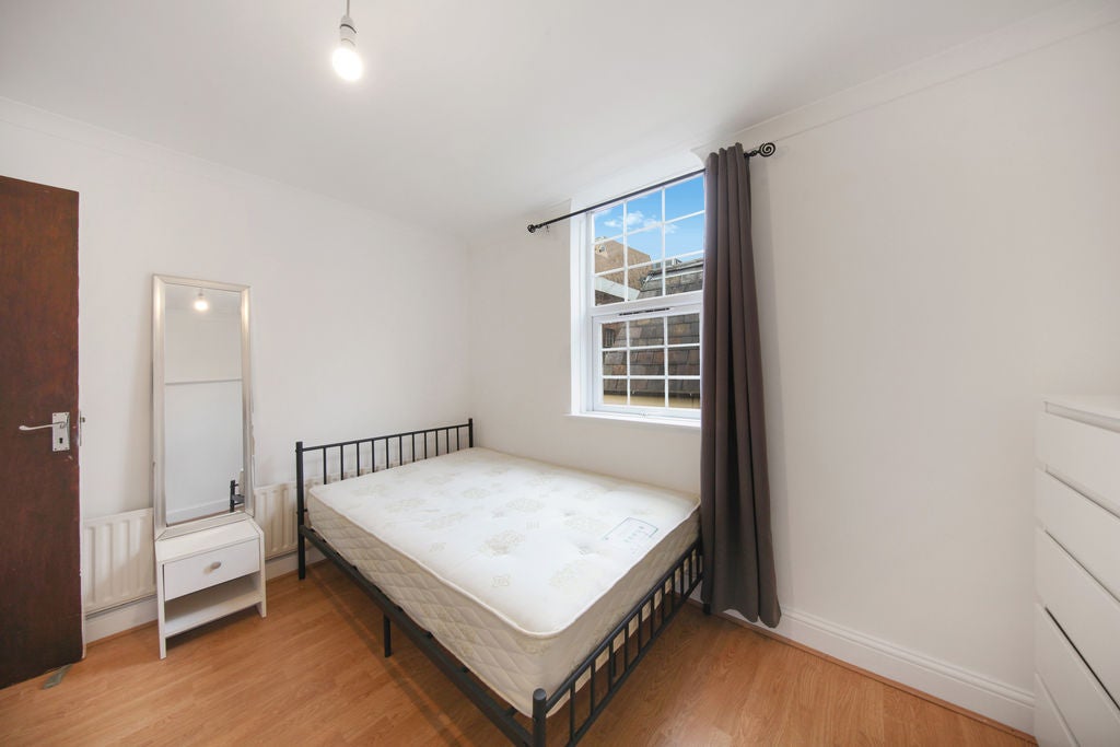 Flat St Mark Street in Greater London