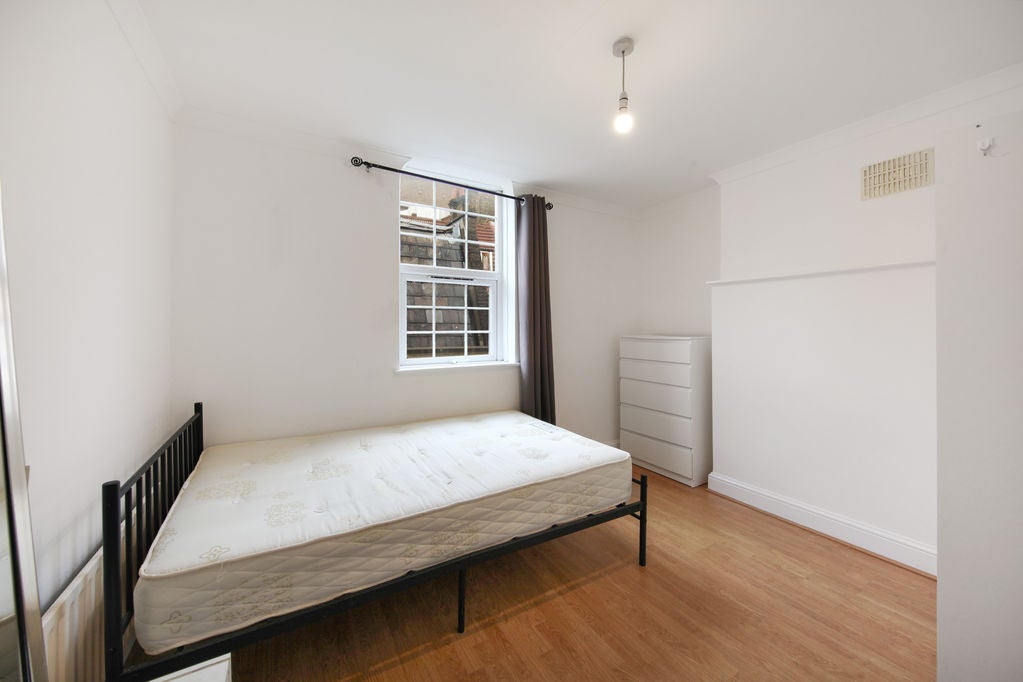Flat St Mark Street in Greater London