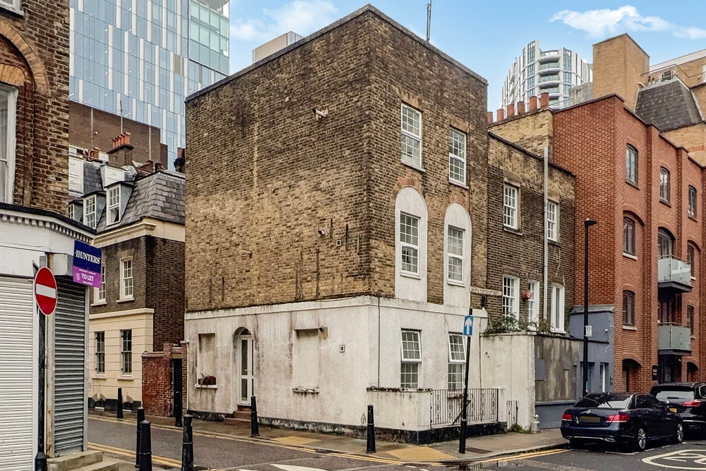 Flat St Mark Street in Greater London