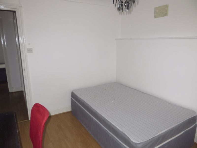Flat St Mark Street in Greater London