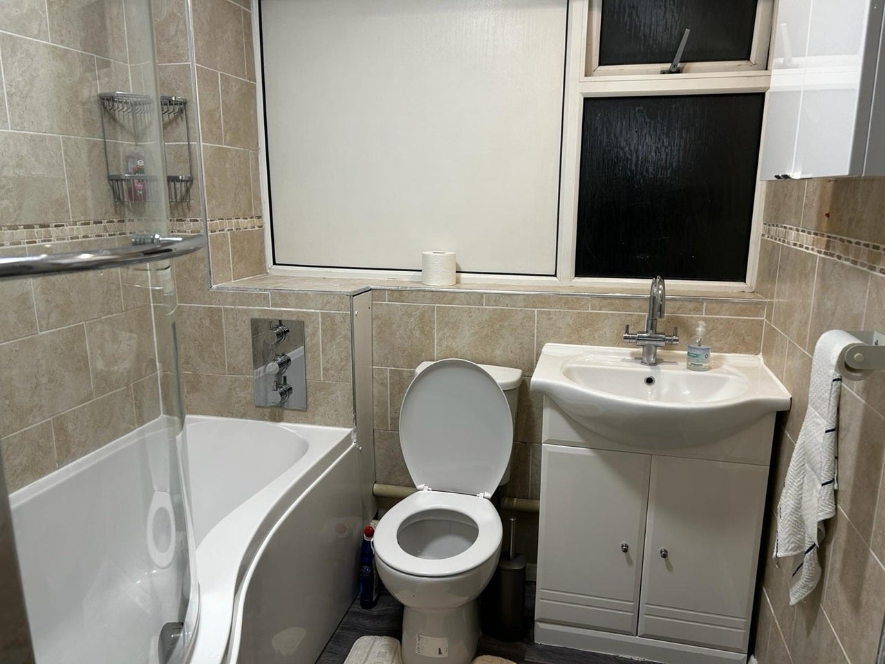 Room Claygate Close in Greater London