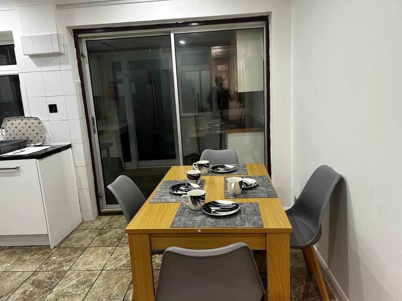 Room Claygate Close in Greater London