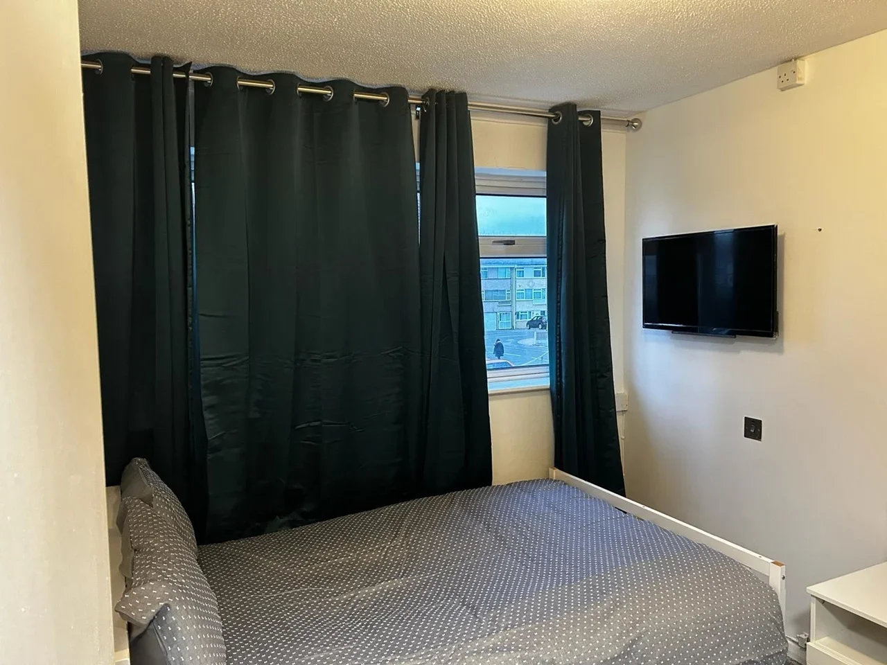 Room Claygate Close in Greater London