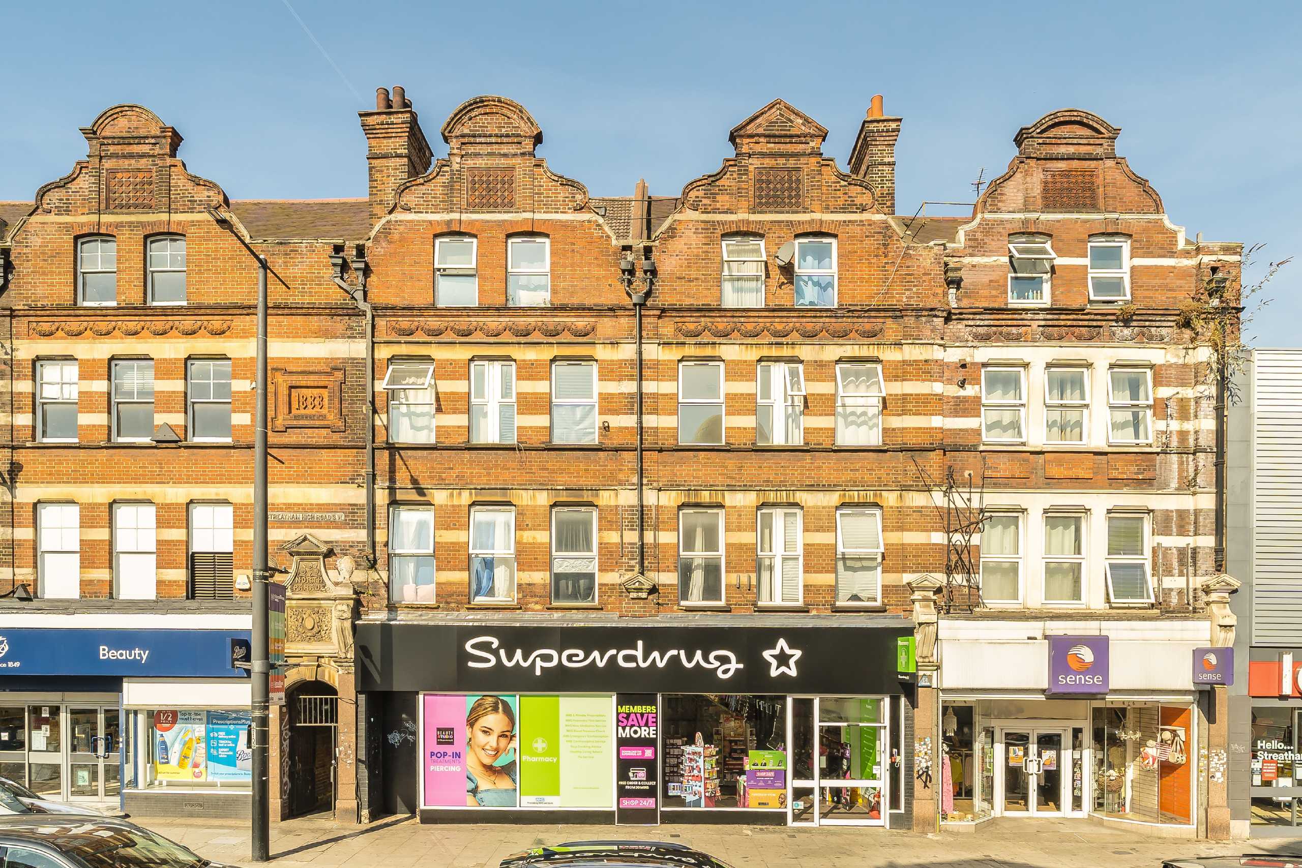 Flat Streatham High Road in Greater London