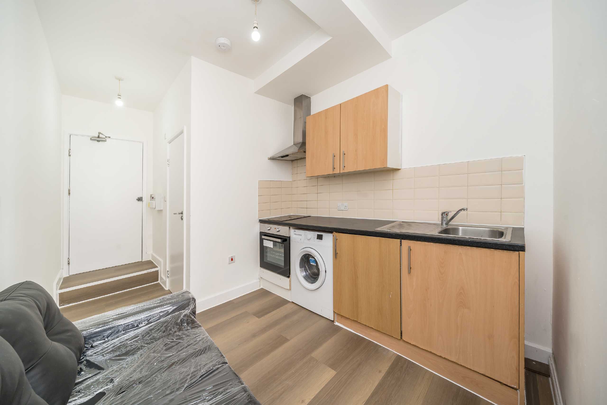 Flat Streatham High Road in Greater London