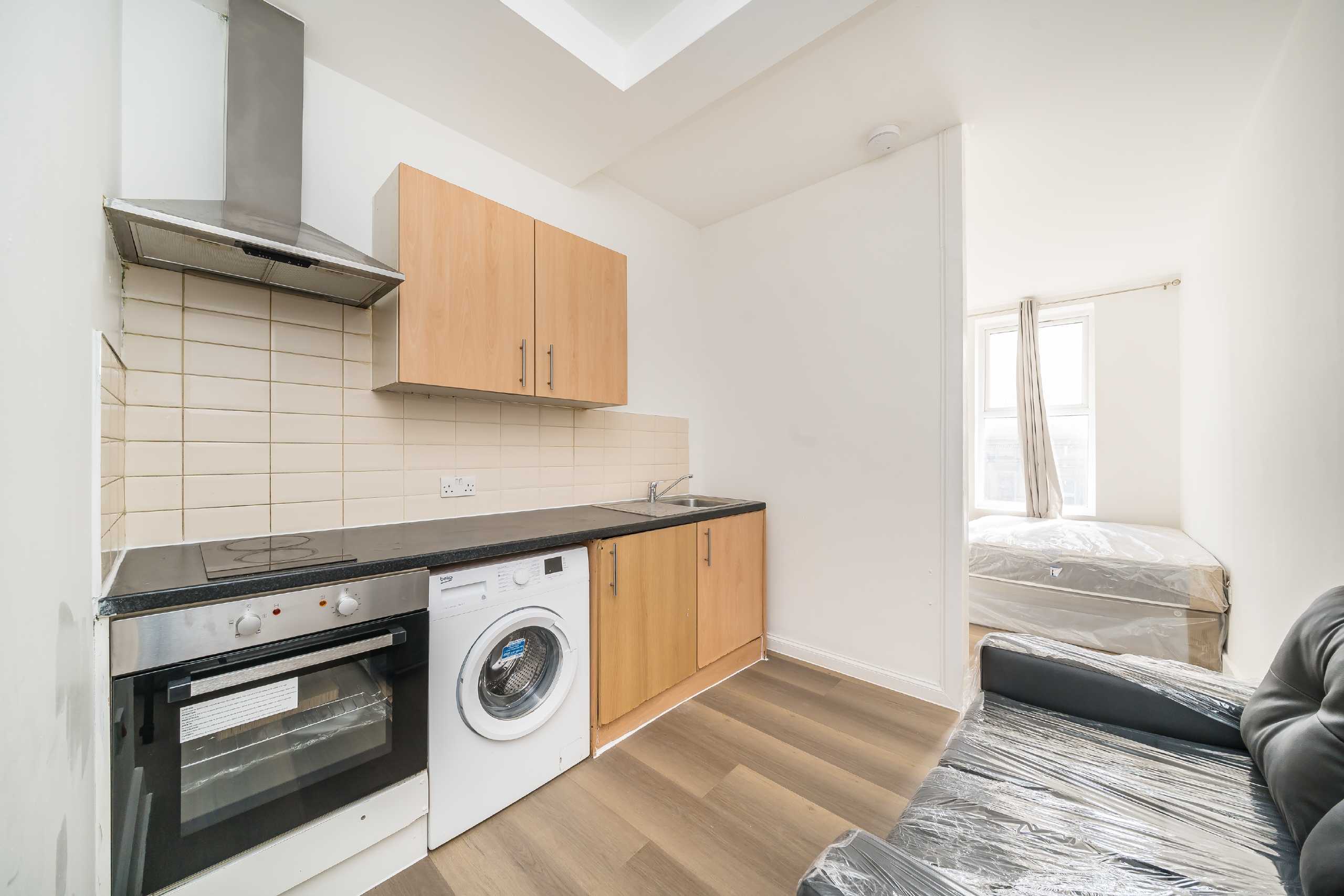 Flat Streatham High Road in Greater London