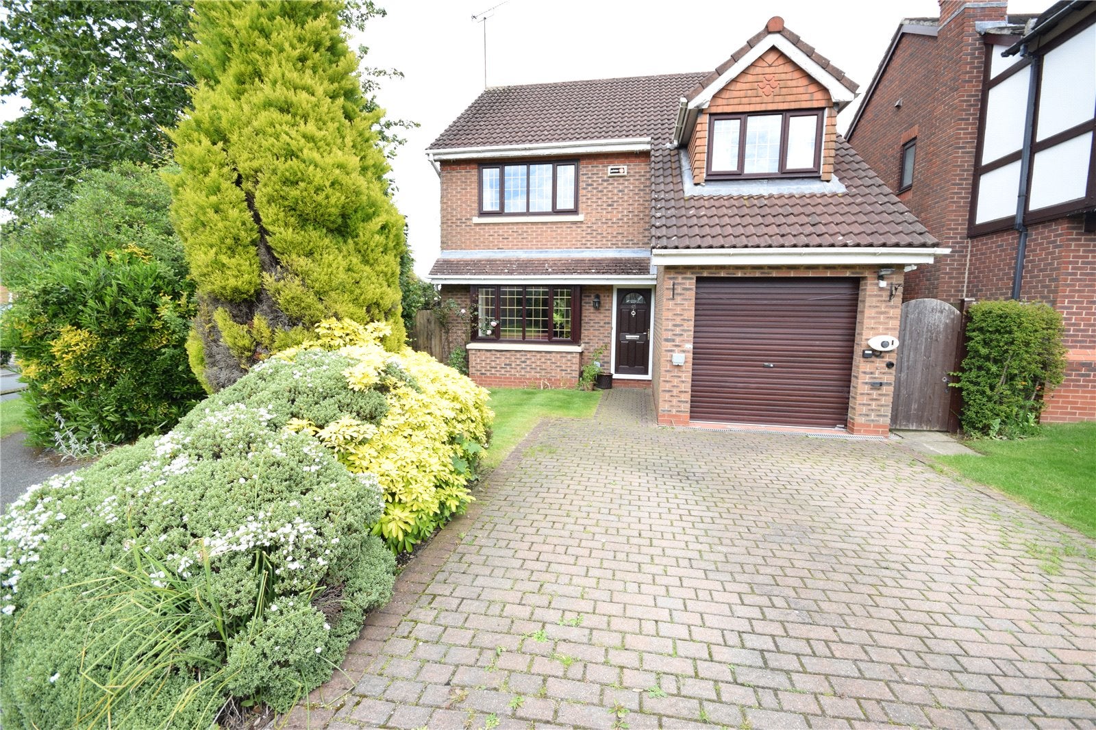 House Wike Ridge Avenue in Leeds