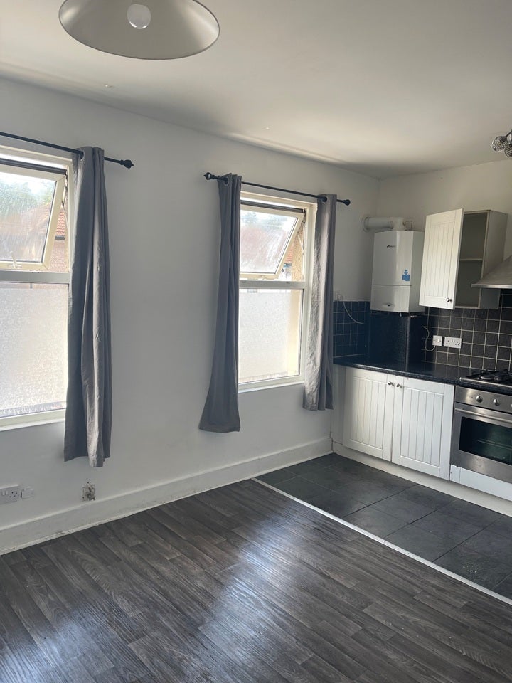 Flat Cobden Road in Greater London