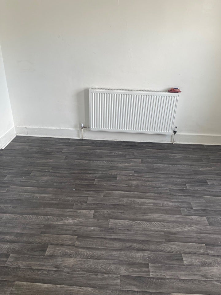 Flat Cobden Road in Greater London