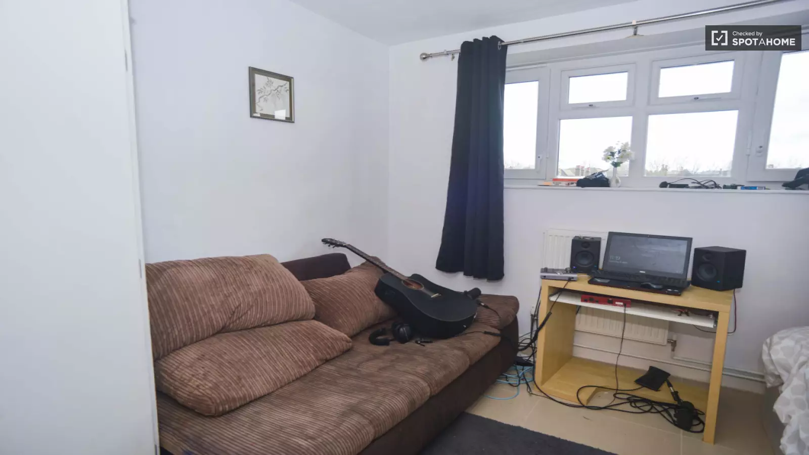Room Aldrington Road in Greater London