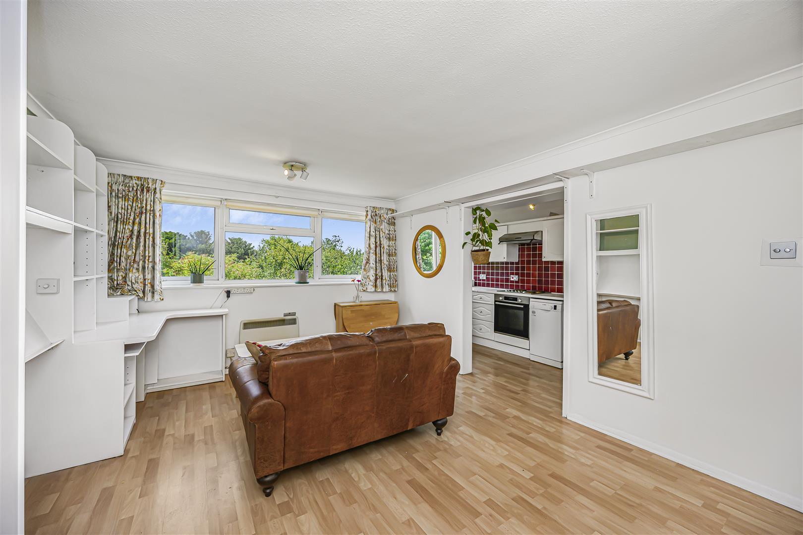 Flat Lynwood Close in Greater London