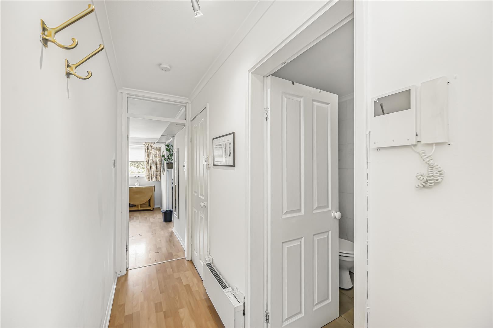 Flat Lynwood Close in Greater London