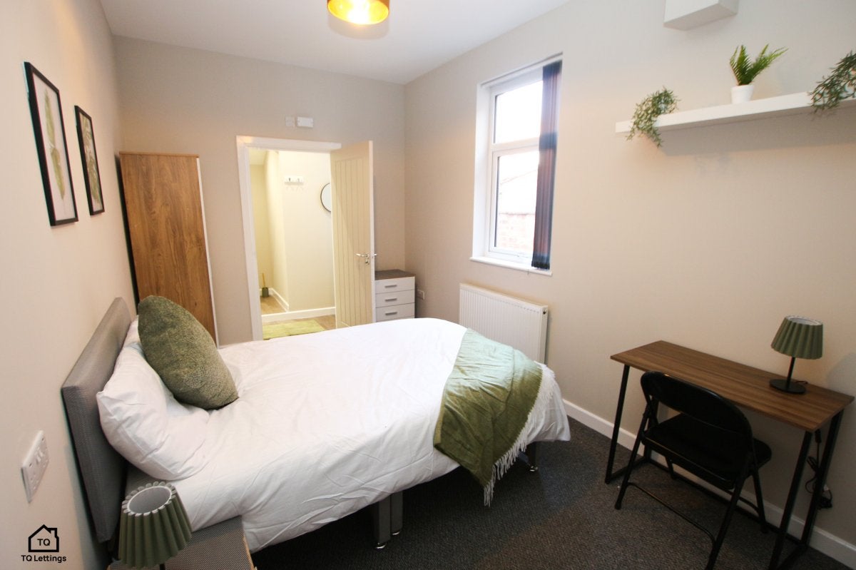 Room Hodges Street in Wigan