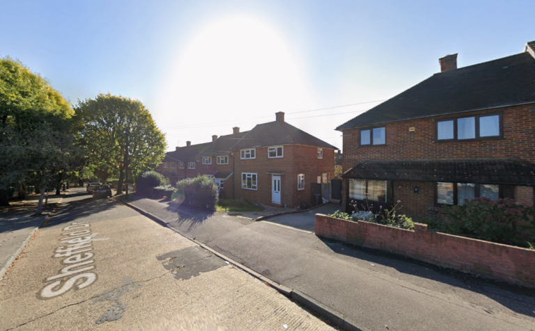 Flat Sheffield Drive in Greater London
