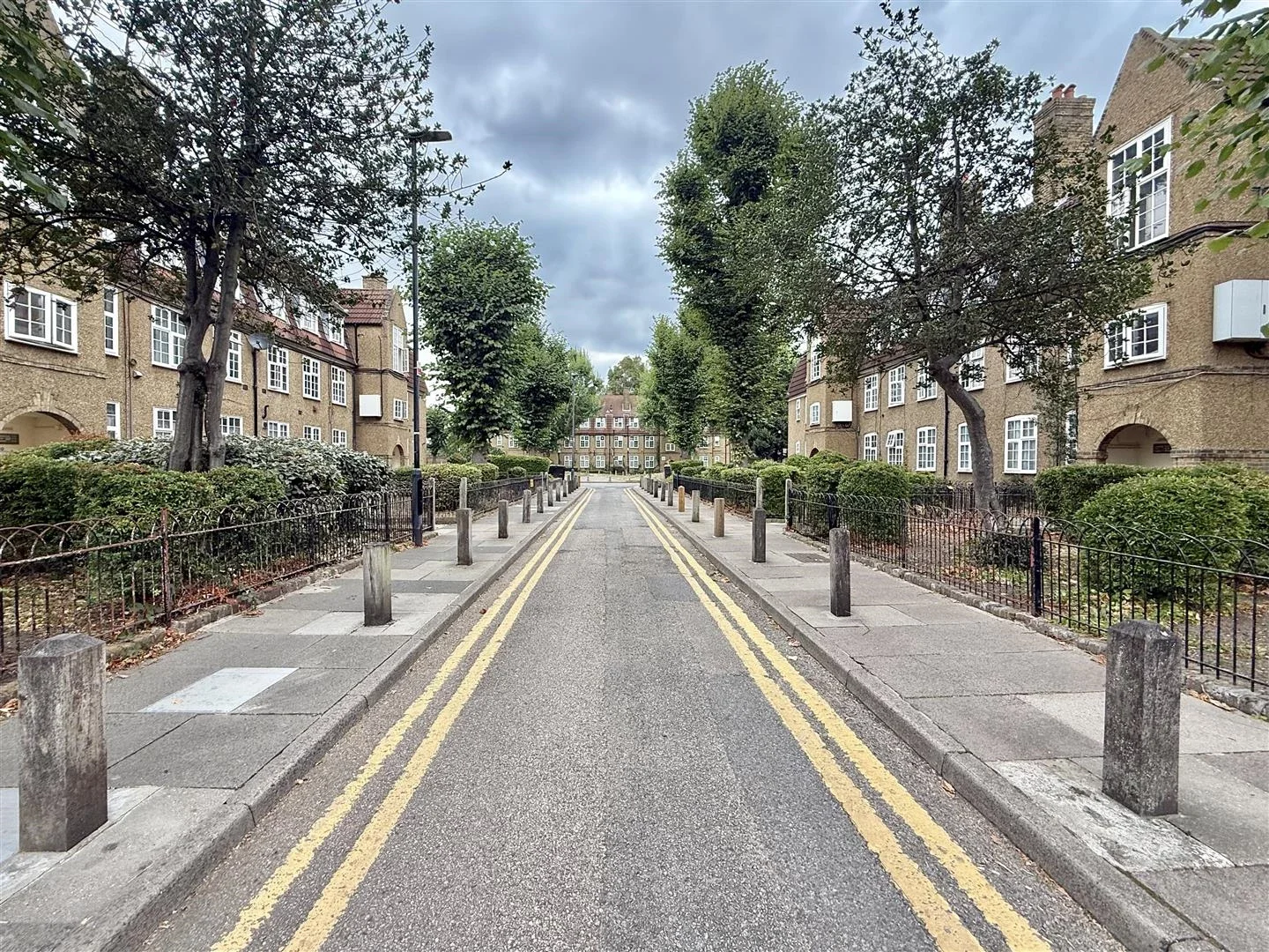 Flat Topham Square in Greater London